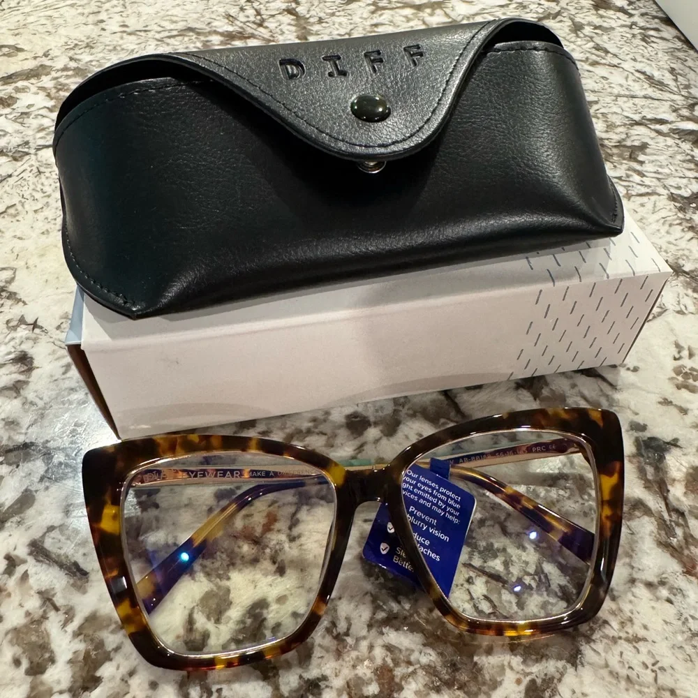 Diff BECKY Blue Light Glasses 👓 - Picture 4 of 14